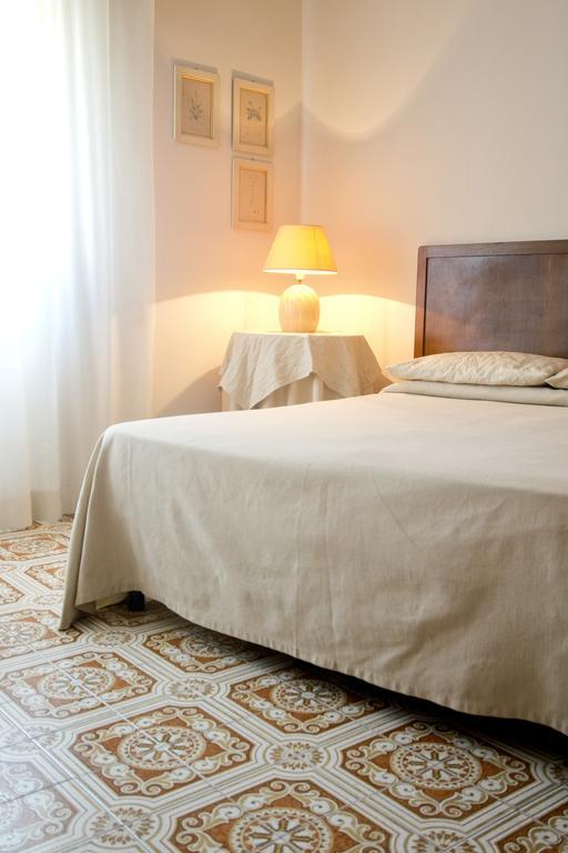 Mimi Rooms Κάλιαρι Δωμάτιο φωτογραφία
