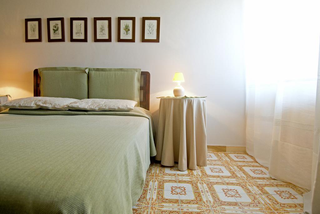 Mimi Rooms Κάλιαρι Δωμάτιο φωτογραφία